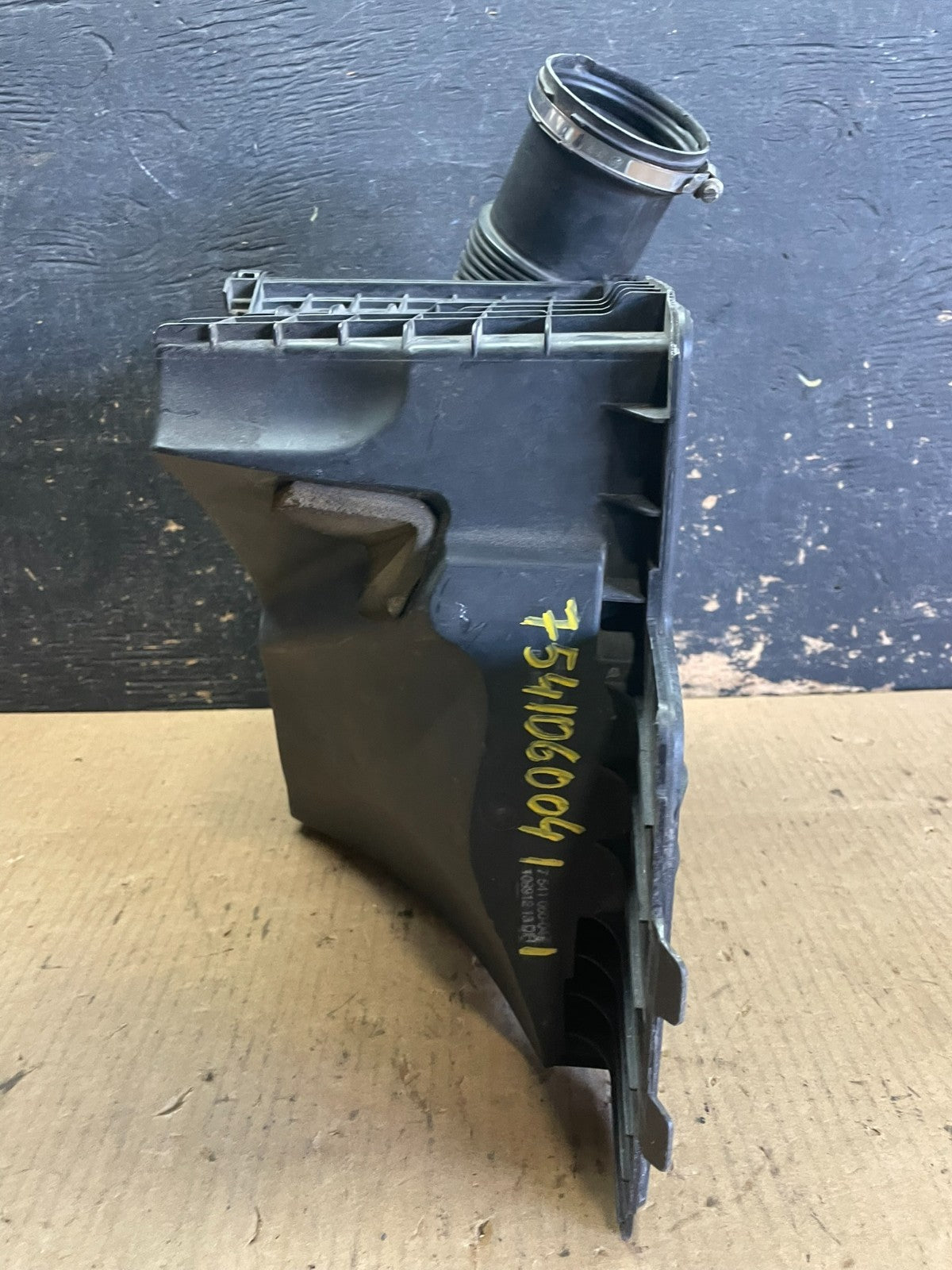 2006 to 2008 BMW 7 E65 E66 750Li 750i Left Side Air Cleaner Intake Box AA5995 DG5