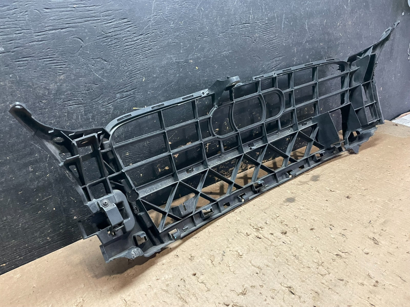 2007 2008 2009 Audi Q7 Front Bumper Cover Grill Support Reinforcement z5562 DG5
