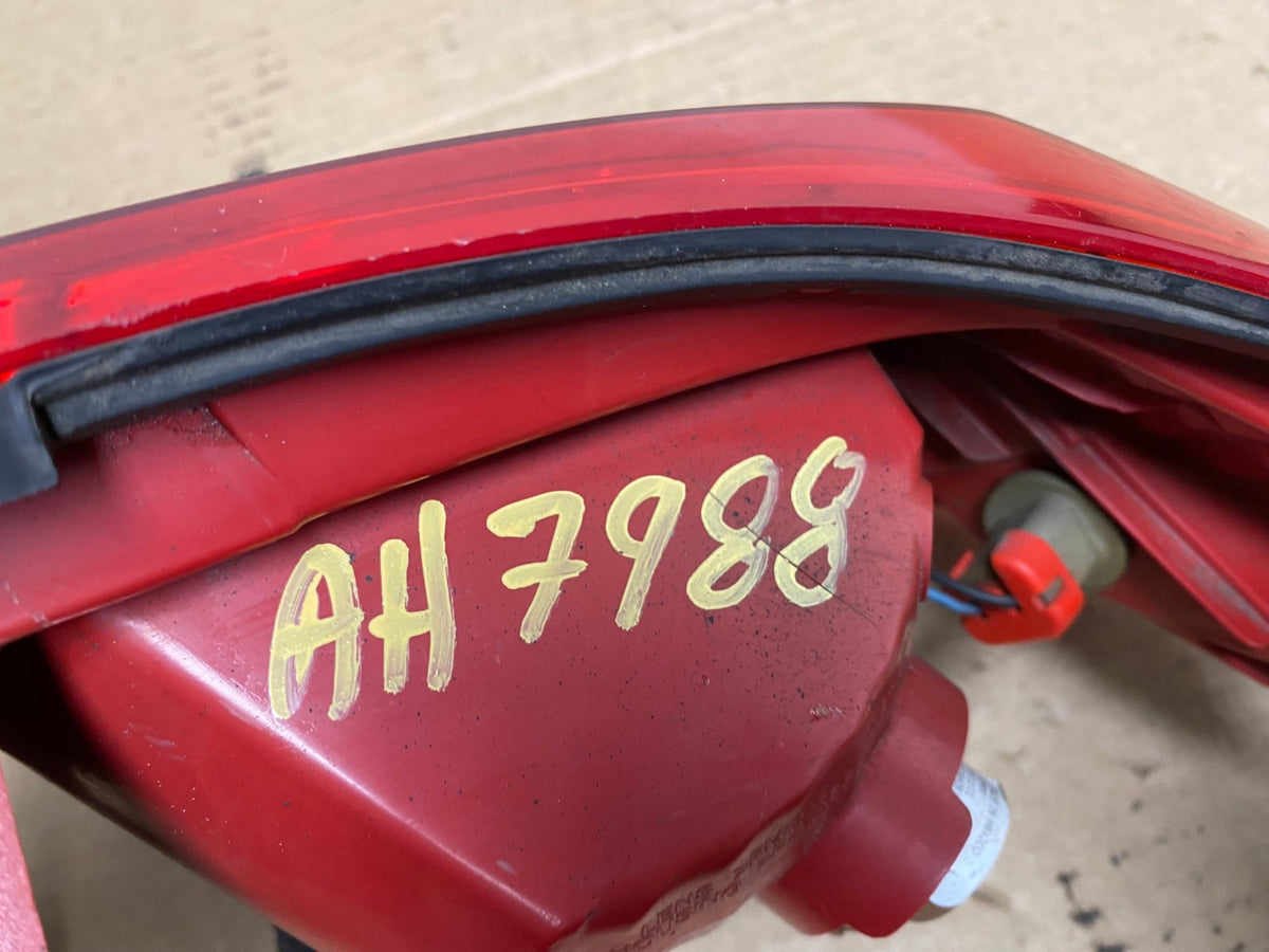 2009 2010 2011 2012 Chevrolet Traverse Left Driver LH Tail Light AH7988 LK7