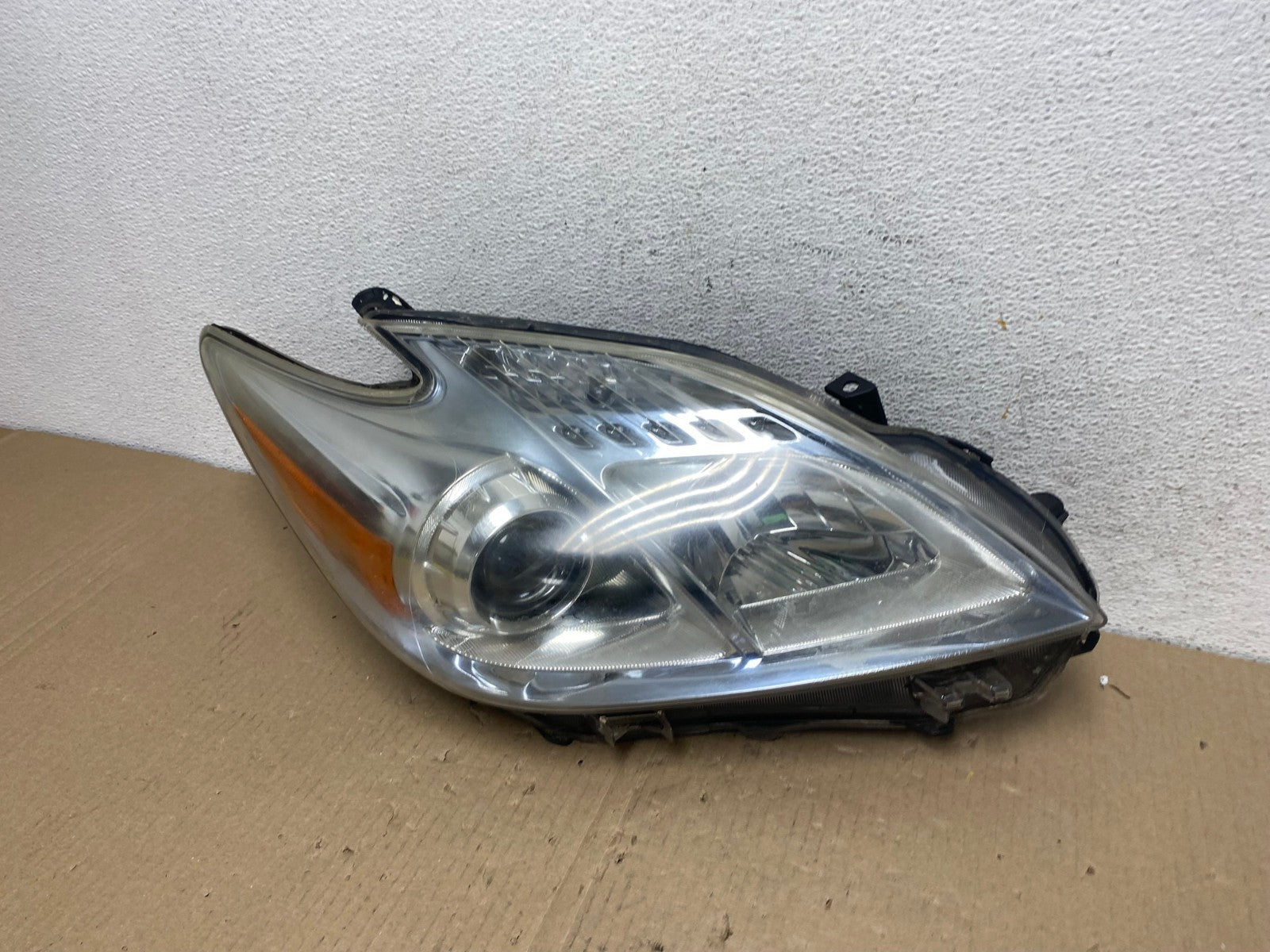 2010 - 2011 Toyota Prius Right Passenger Rh Blue Halogen Headlight AE9582 LK1