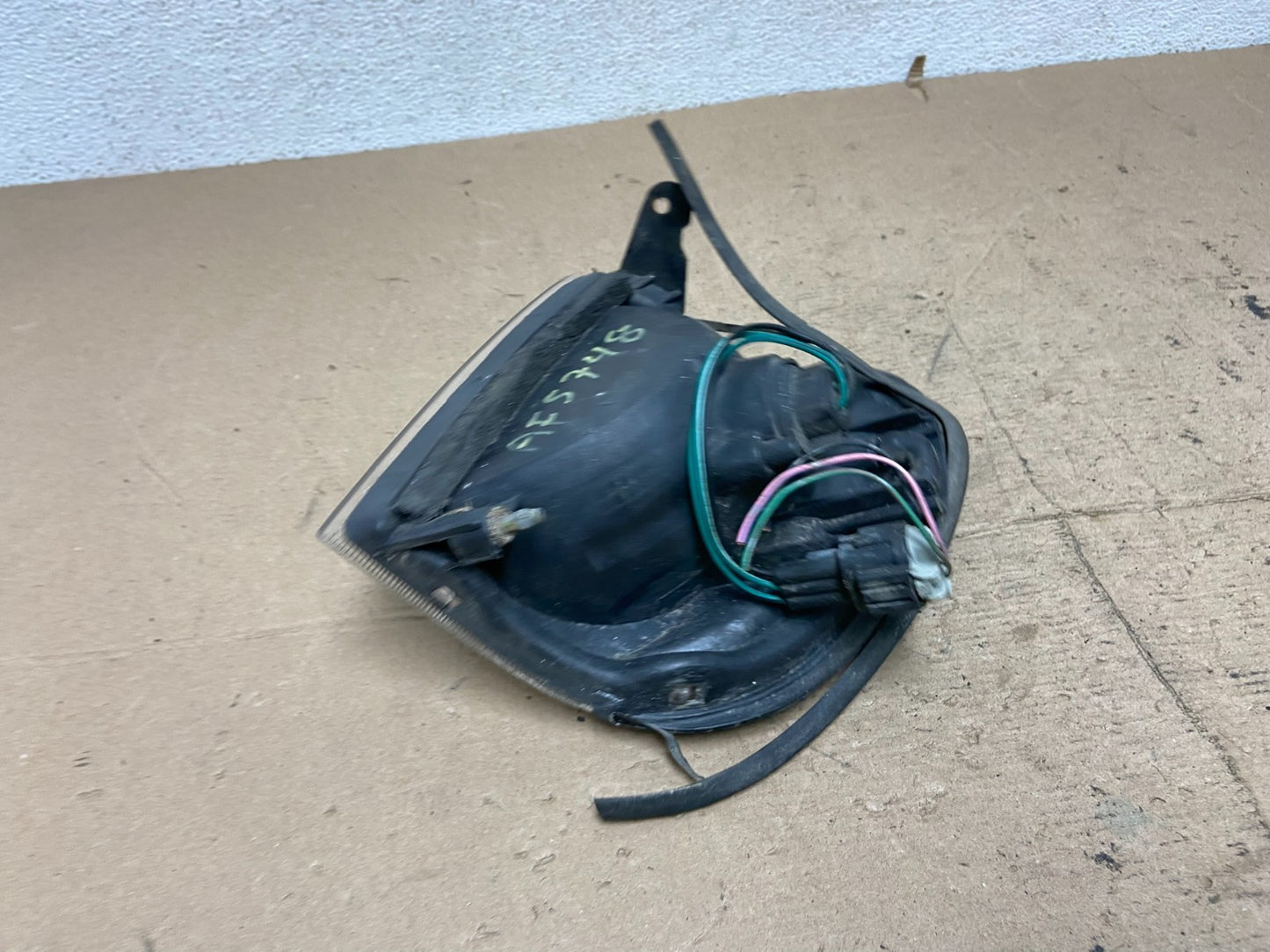 1999 to 2004 Nissan Pathfinder Passenger Corner Park Light Turn Signal AF5748 DW4