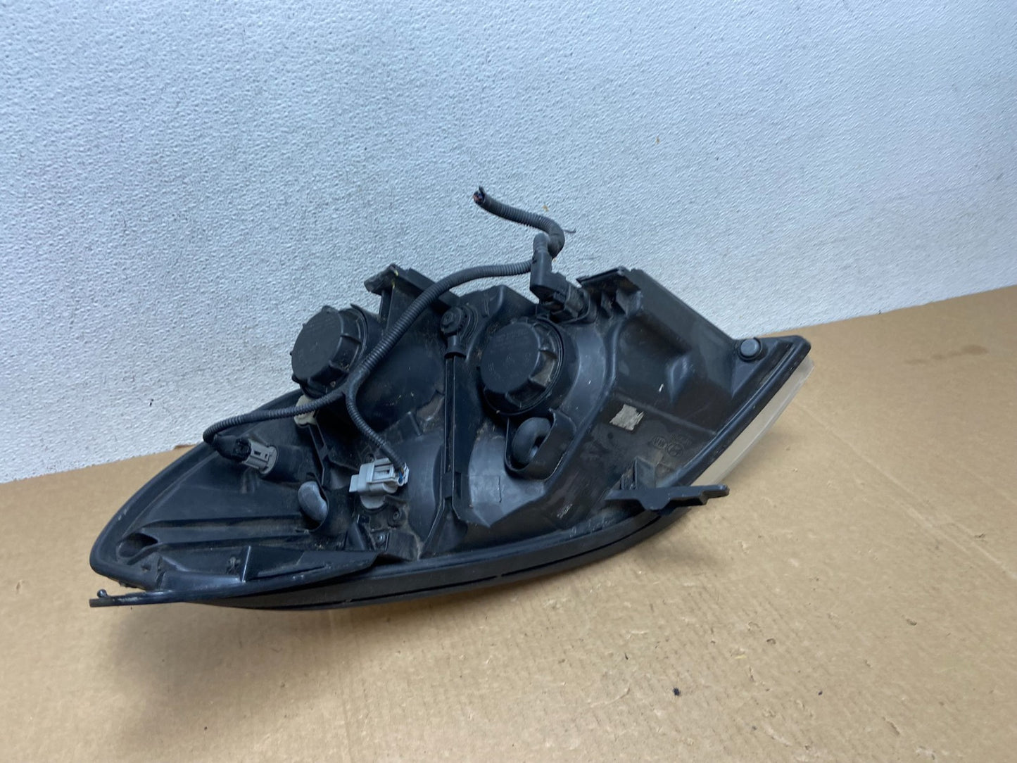 2007 - 2010 Hyundai Entourage Right Passenger Halogen Headlight Oe AF9621 DG7