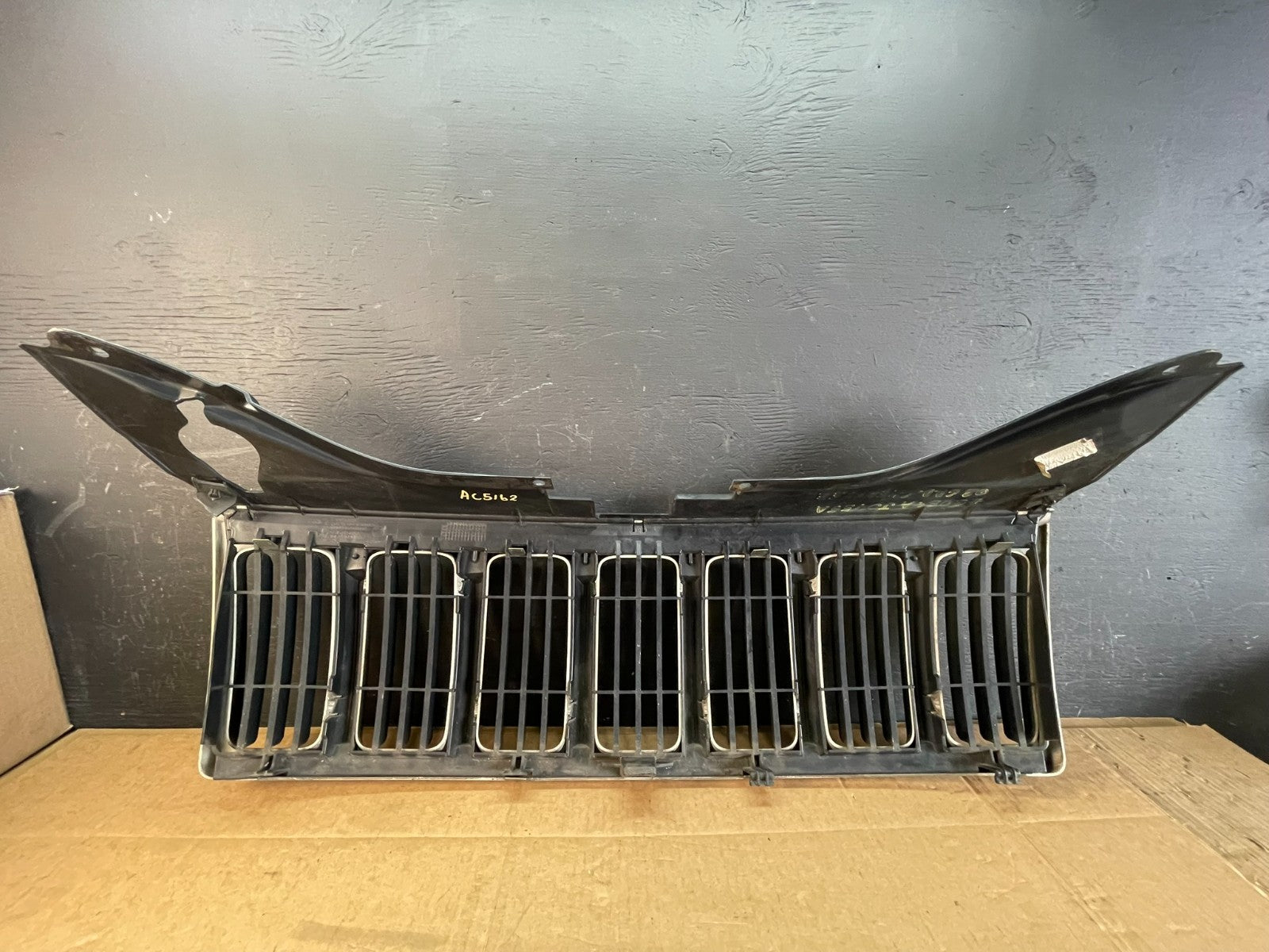 2008 2009 2010 Jeep Grand Cherokee Front Upper Grill Grille AC5162 DG5