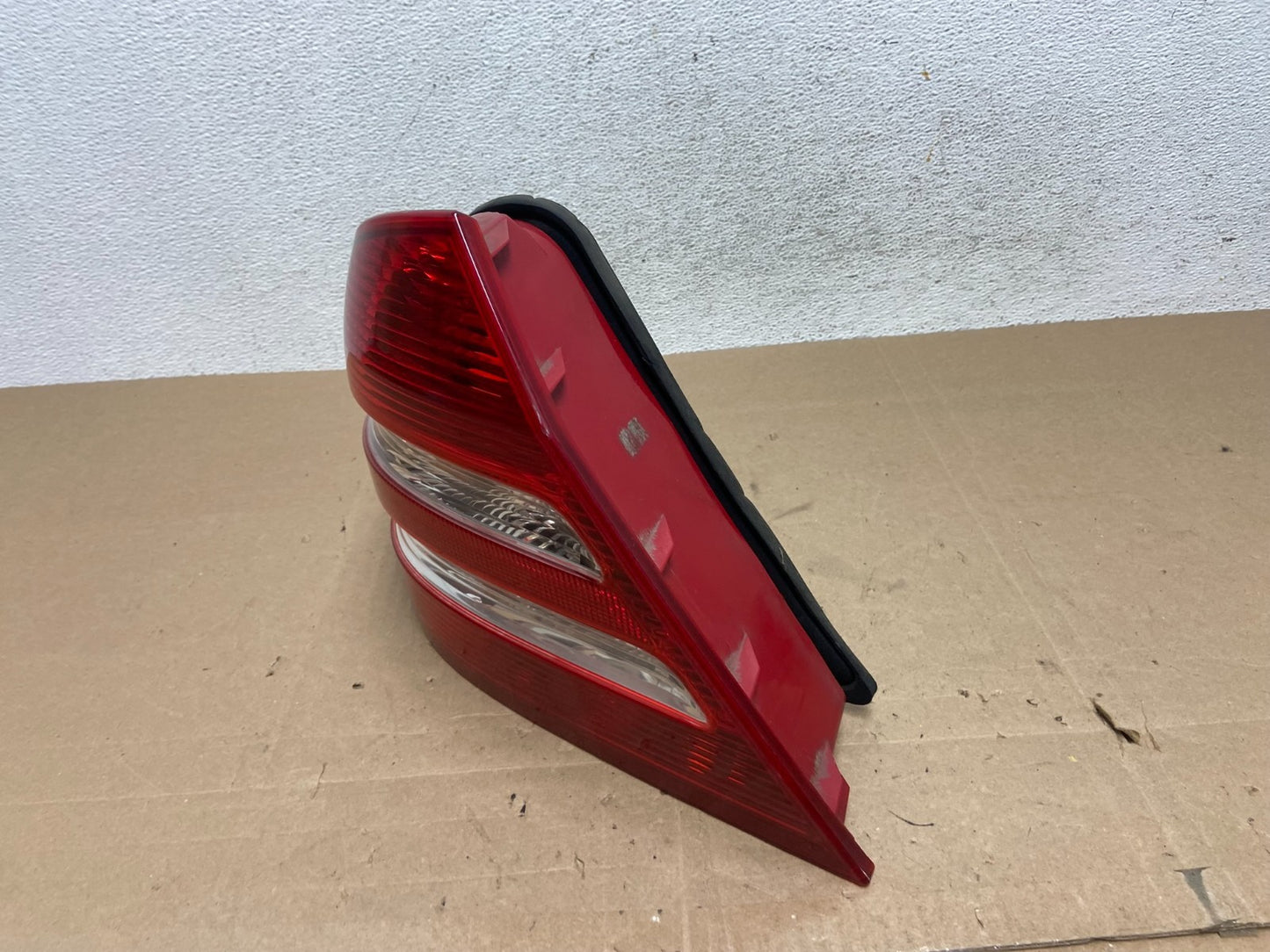 2005-2007 Mercedes-Benz C230 C240 W203 C-Class Left Driver Tail Light AE5967 DW1