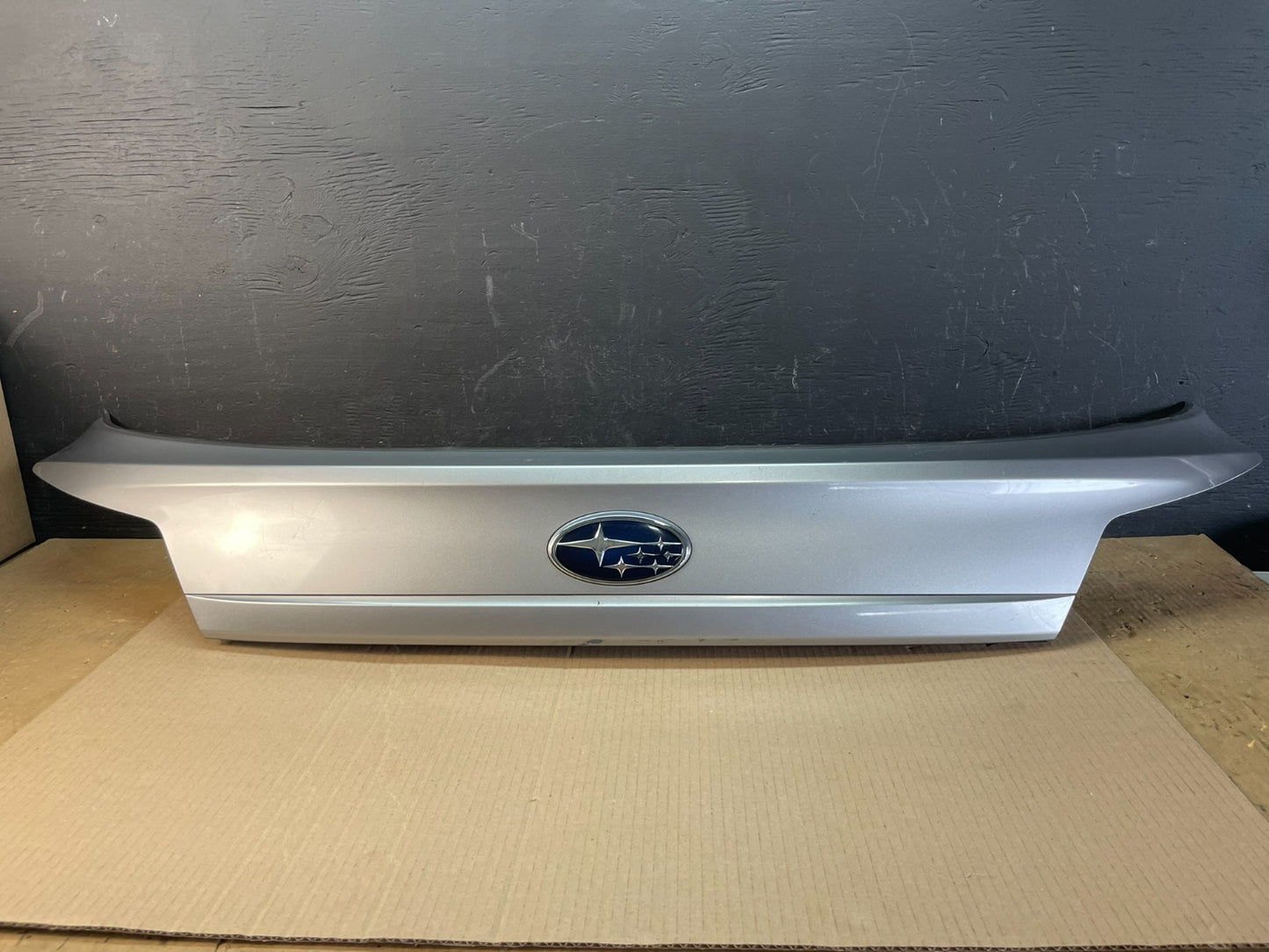 2010-2014 Subaru Outback Rear Liftgate Trunk Panel Trim Molding Oem ac1918 DG0
