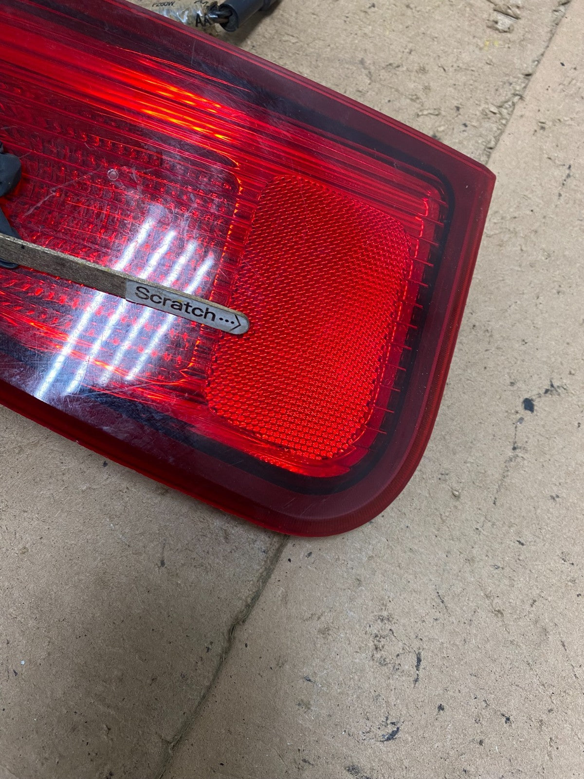 2003-2006 Lincoln Navigator Right Passenger RH Inner Tail Light OEM P6810 DW6