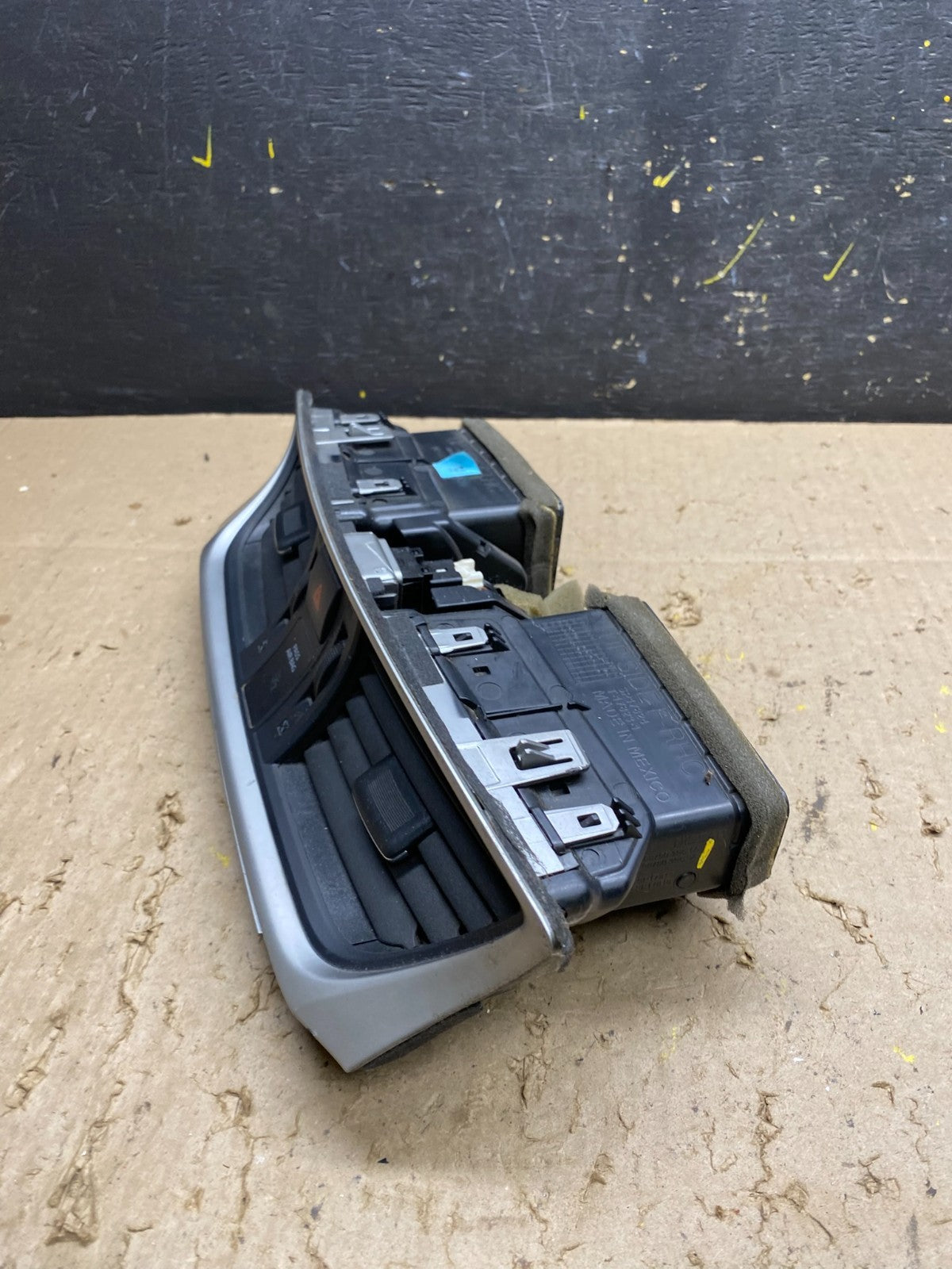 2013 to 2015 Nissan Sentra Air Vents Top Dash Center W/Hazzard Switch U5618 DG2