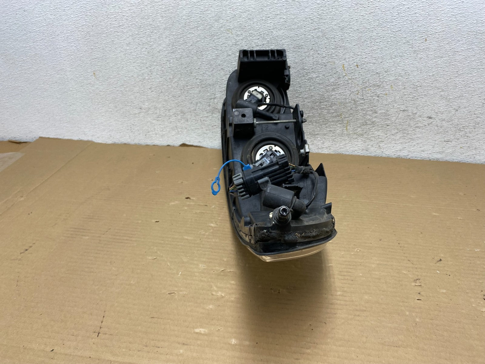 2000 to 2005 Buick Lesabre Headlight Right Passenger Side Halogen AG9322 DW7