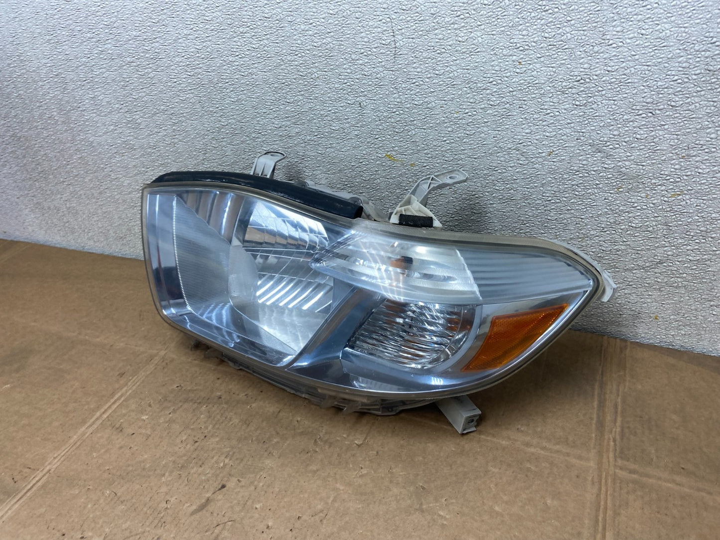 2008 - 2010 Toyota Highlander Hybrid Left Driver Blue Halogen Headlight Y5598 DG1