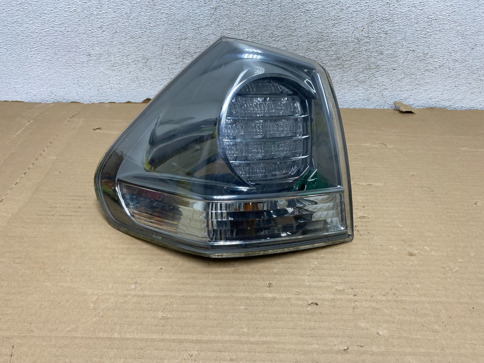2006 to 2007 Lexus RX400H Left Driver LH Side Tail Light AG8119 DW0