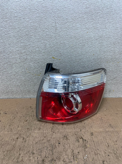2007 to 2012 GMC Acadia Halogen Tail Light Right Passenger RH Side Y4822 PS0