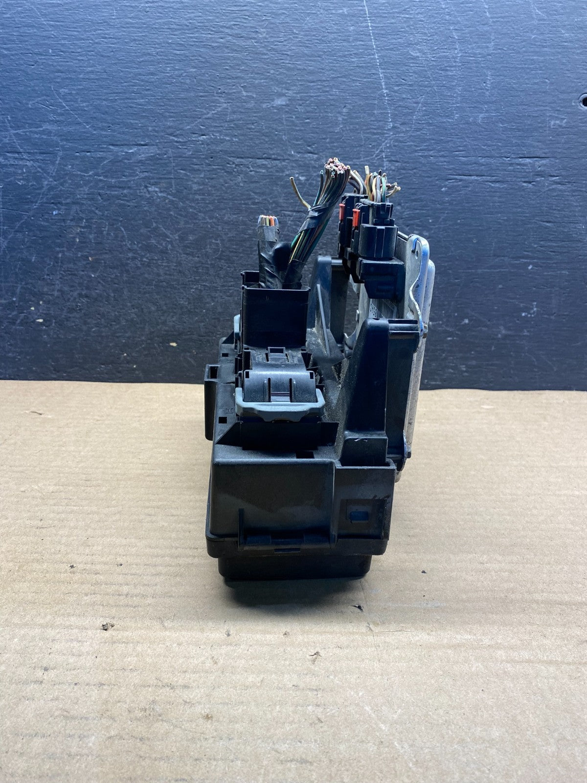 2007 2008 2009 Dodge Durango Fuse Box Relay Panel Body Module BCM AE0073 DG3