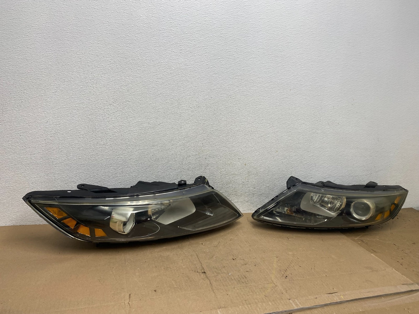 2011-2013 Kia Optima Right Passenger RH Side Headlight Halogen AE6867 DW2
