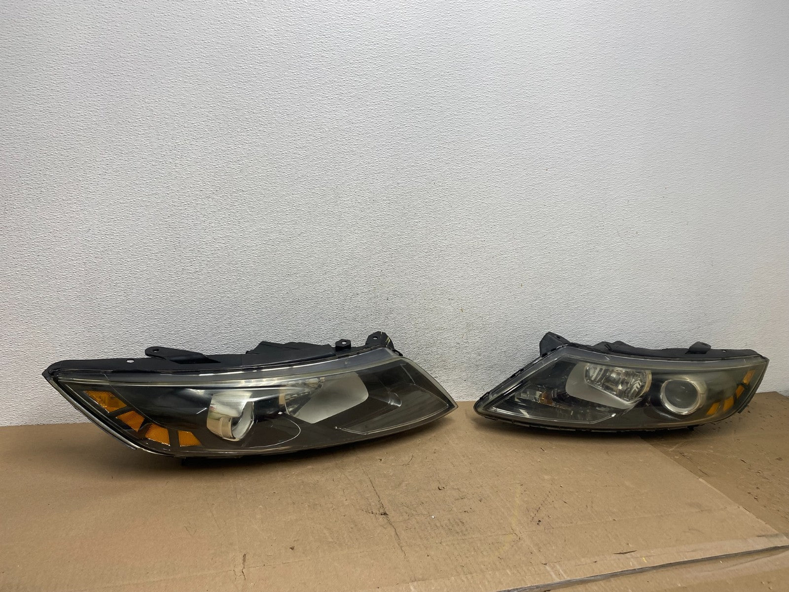 2011-2013 Kia Optima Right Passenger RH Side Headlight Halogen AE6867 DW2