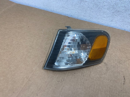 2001-2002 Toyota Corolla Left Driver Turn Signal/Marker Light AD53160