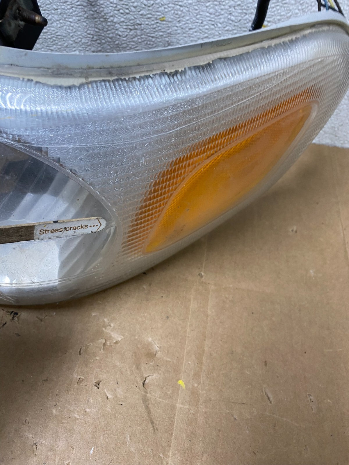 1997 to 2005 Chevrolet Venture Montana Left+Right Headlights V8297 DW5