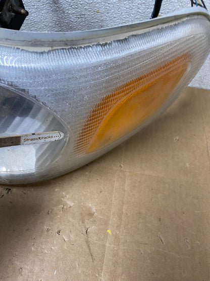 1997 to 2005 Chevrolet Venture Montana Left+Right Headlights V8297 DW5