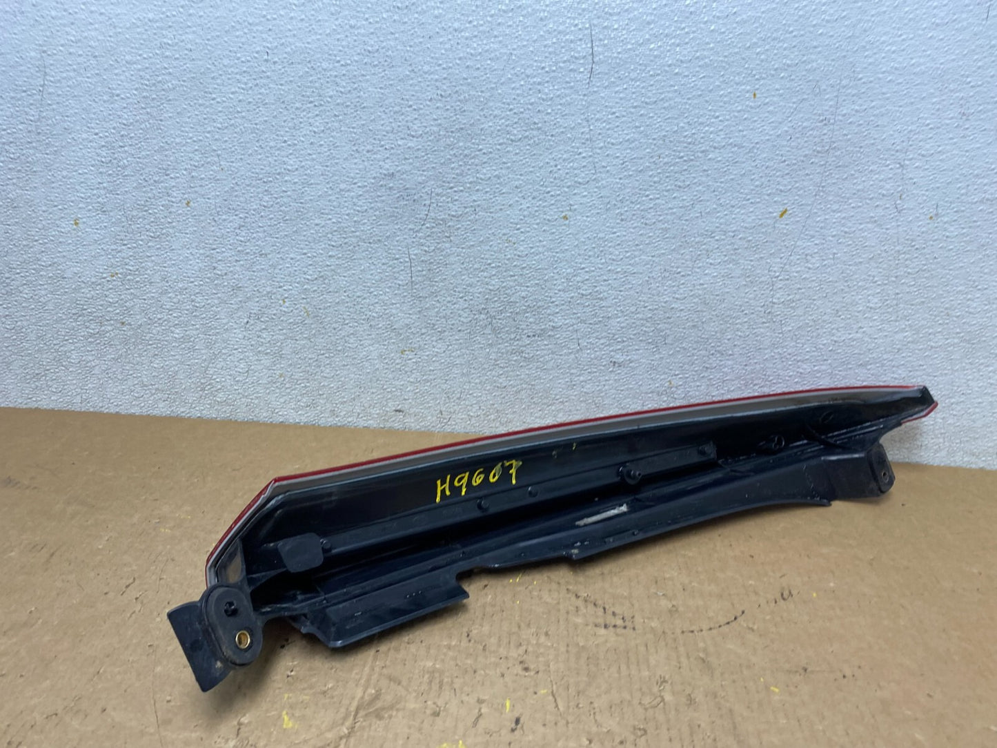 2003 to 2006 Volvo XC90 Right Passenger Side Upper Tail Light OEM H9607 KC5