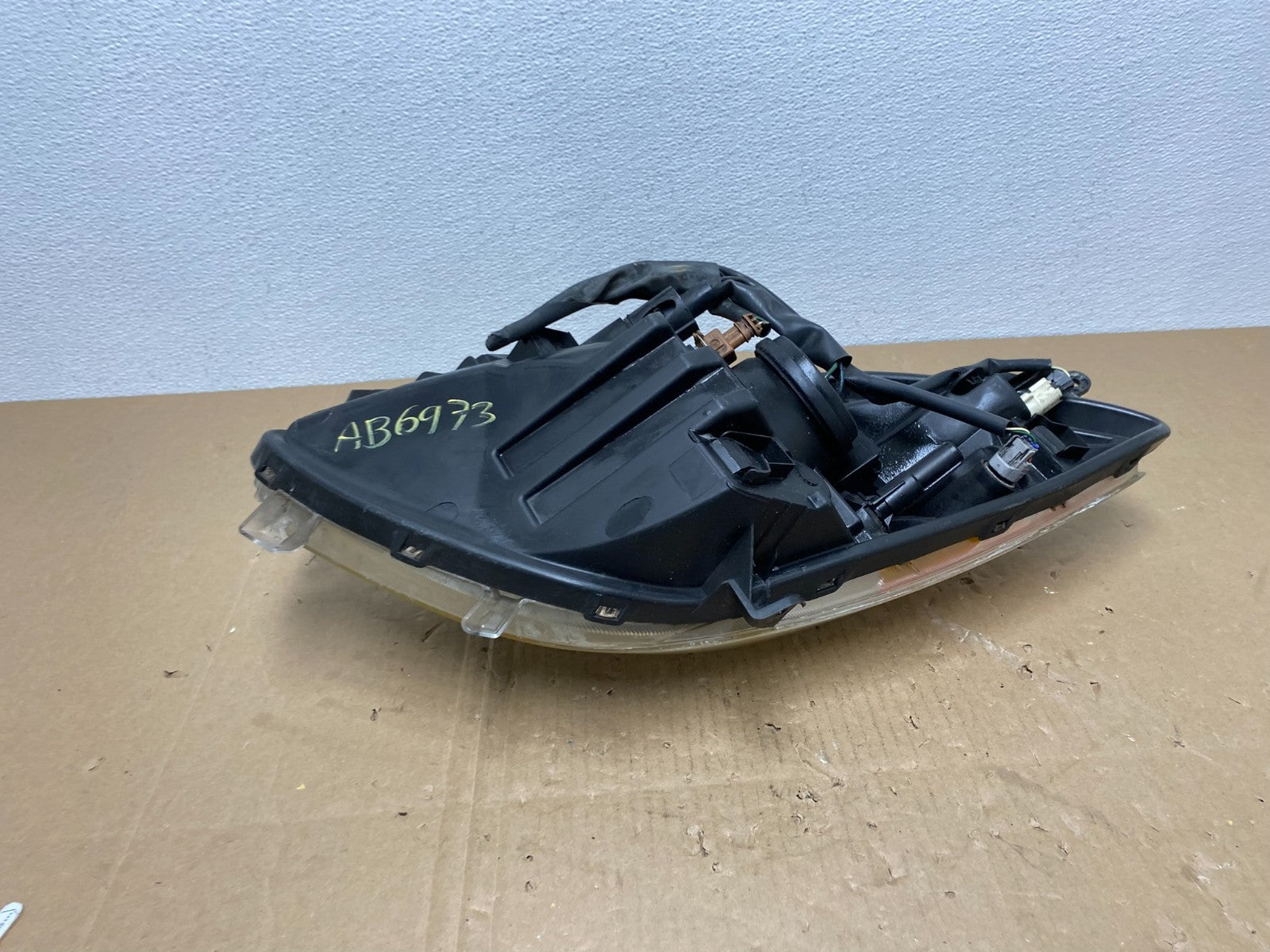 2006-2008 Toyota Yaris Hatchback Right Passenger Halogen Headlight Oem AB6973 DW8