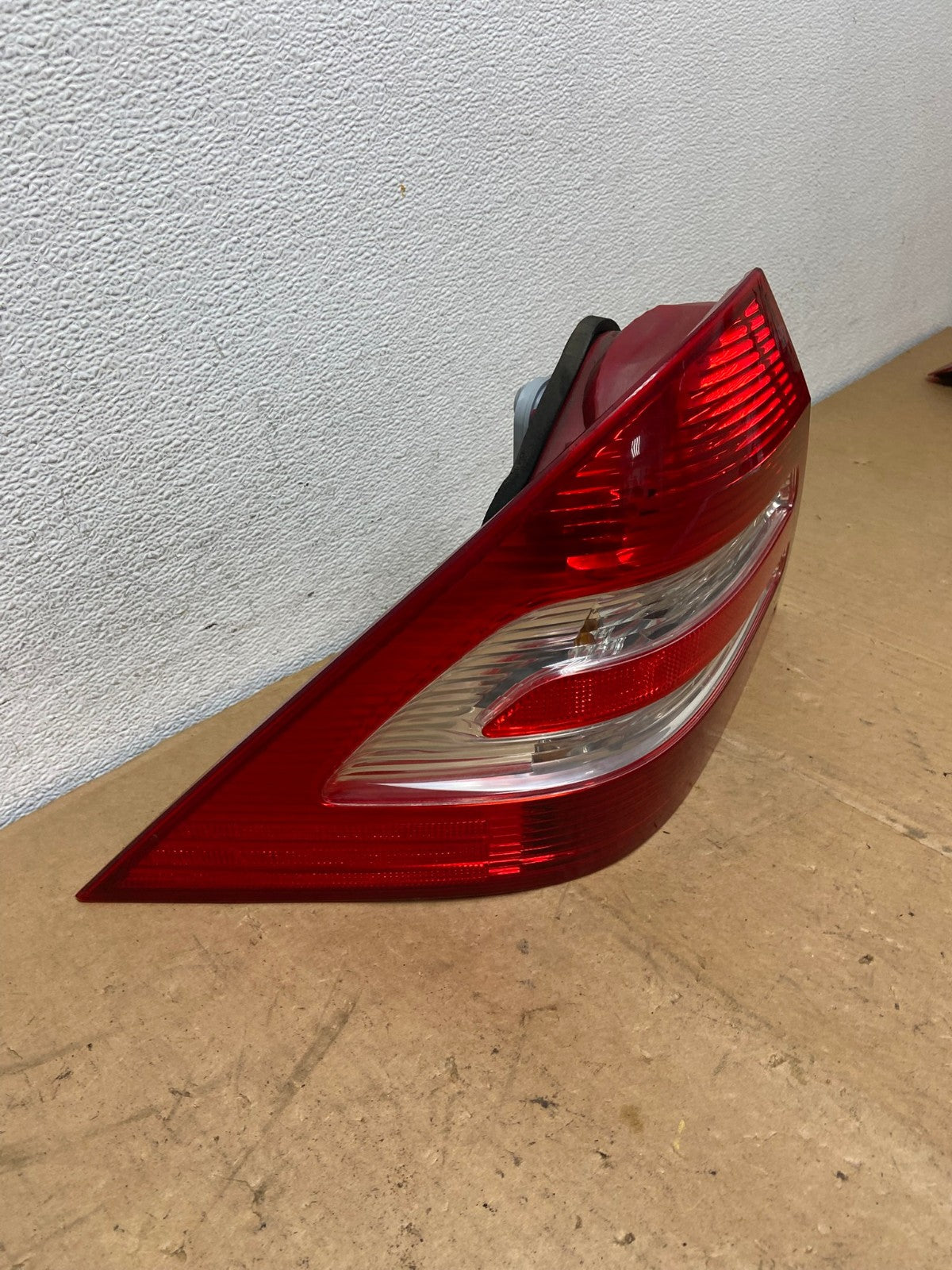 2005-2007 Mercedes-Benz C230 C240 W203 C-Class Left Driver Tail Light AC8652 LK2