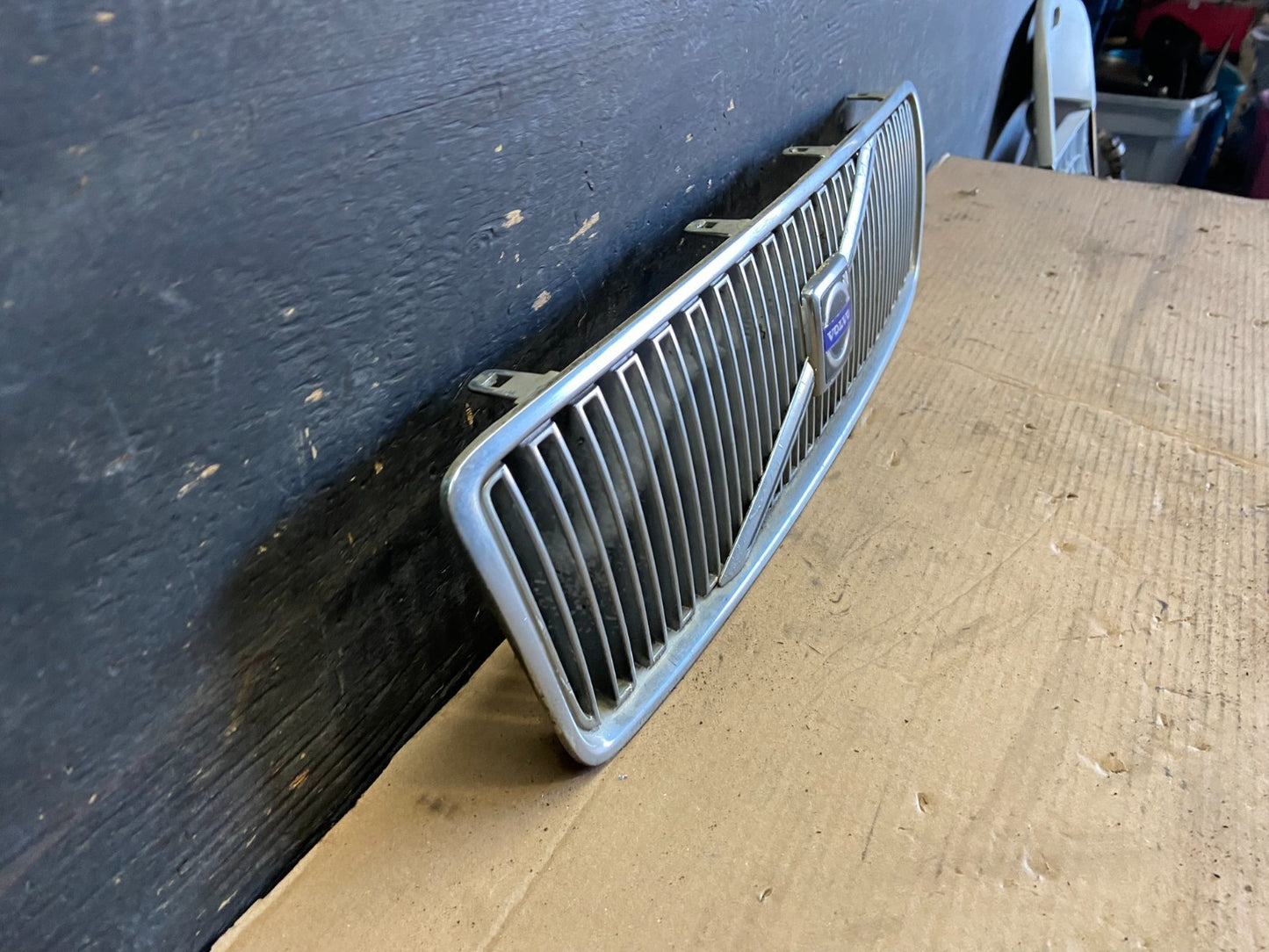 1999 to 2003 Volvo S80 Front Upper Grill Grille OEM R2112 DG2