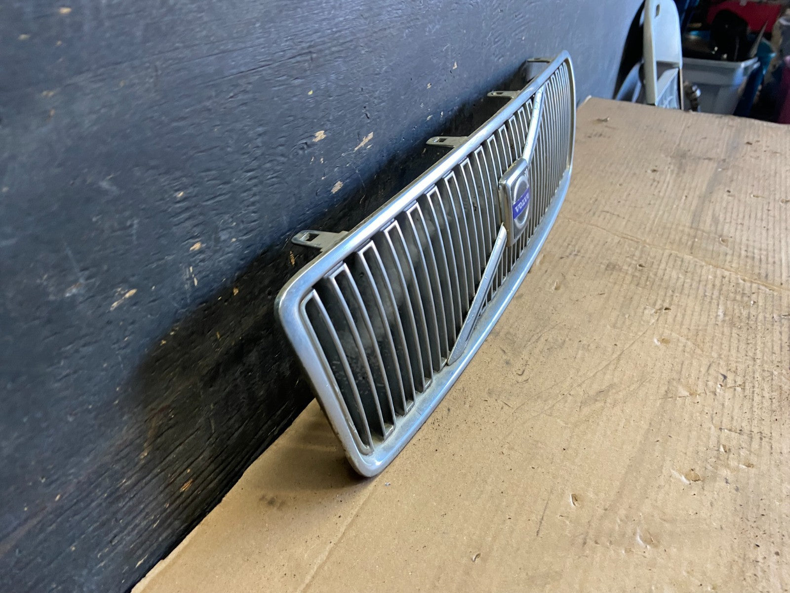 1999 to 2003 Volvo S80 Front Upper Grill Grille OEM R2112 DG2