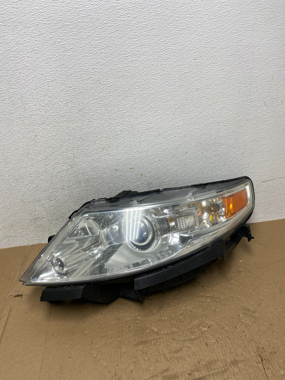 2009-2012 Lincoln Mks Left Driver LH Side Xenon HID Headlight AD7797 DW0