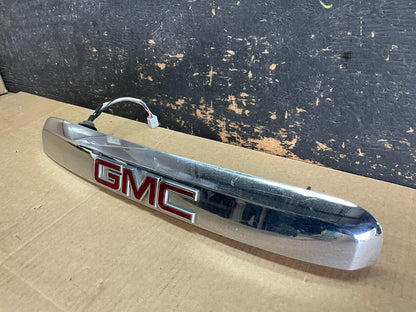 2007-2012 GMC Acadia Chrome Tailgate Rear Finish Molding Back W/Camera AA8954 DG2