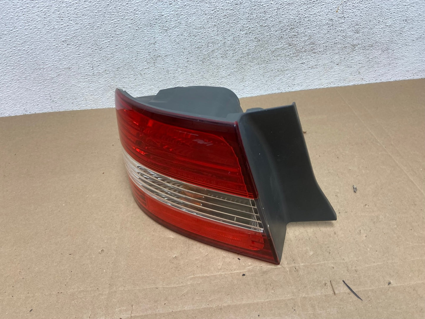 2000 2001 Lexus ES300 Outer Left Driver Lh Side Tail Light AE4937 LK1