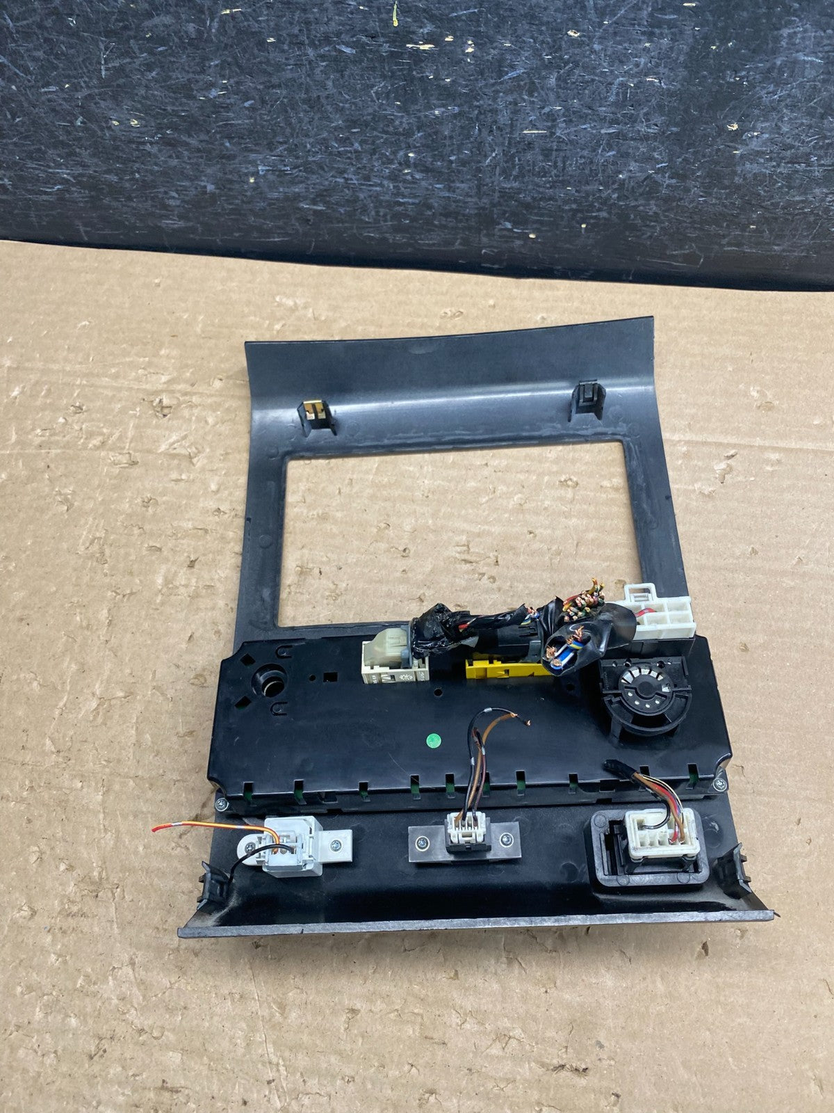 2004 - 2007 Nissan Titan Armada Radio r Climate Control Bezel Trim AG8478 DG4