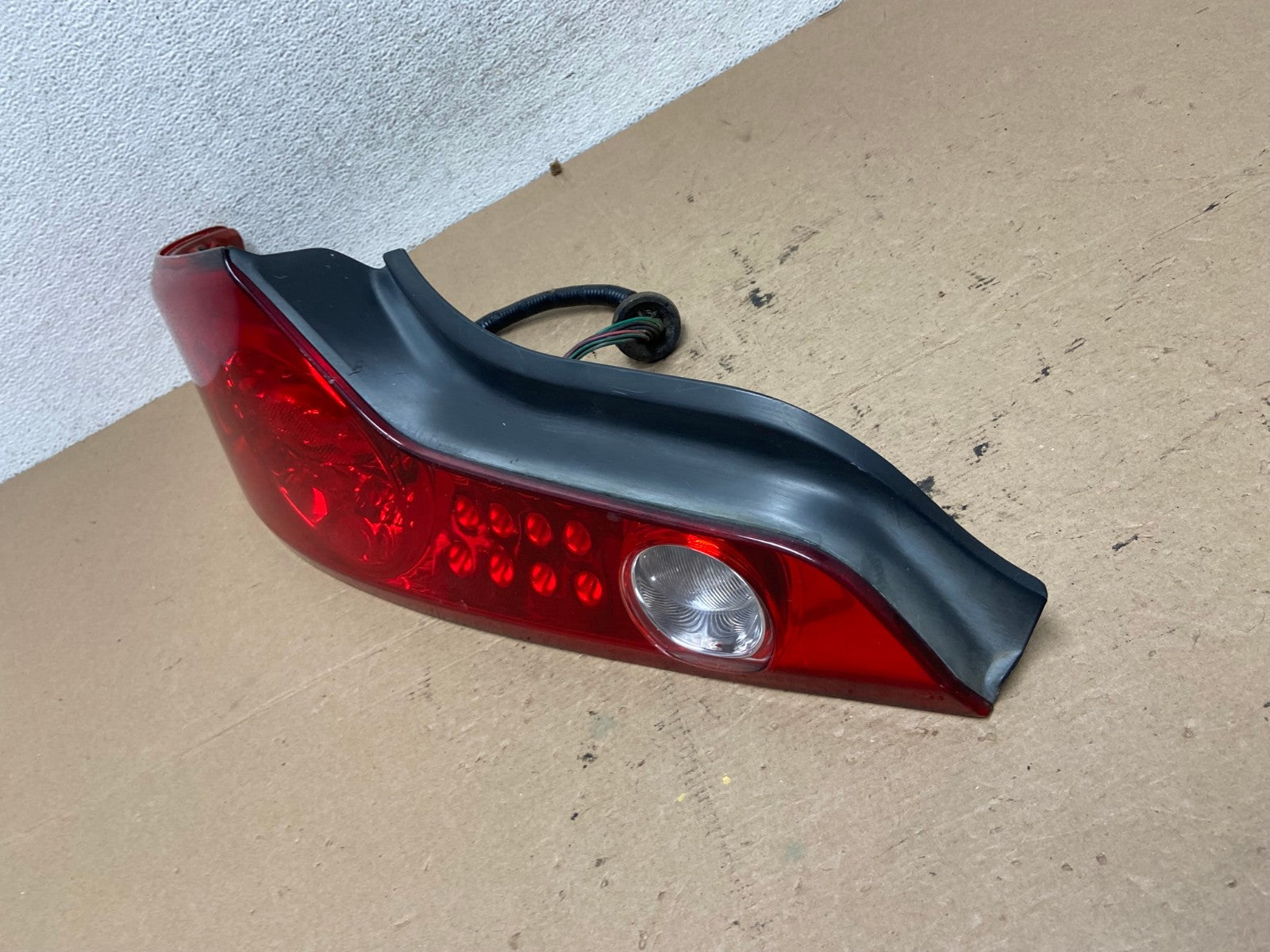 2003 - 2005 Infiniti G35 Coupe Left Driver Lh Outer Tail Light AF4808 LK1