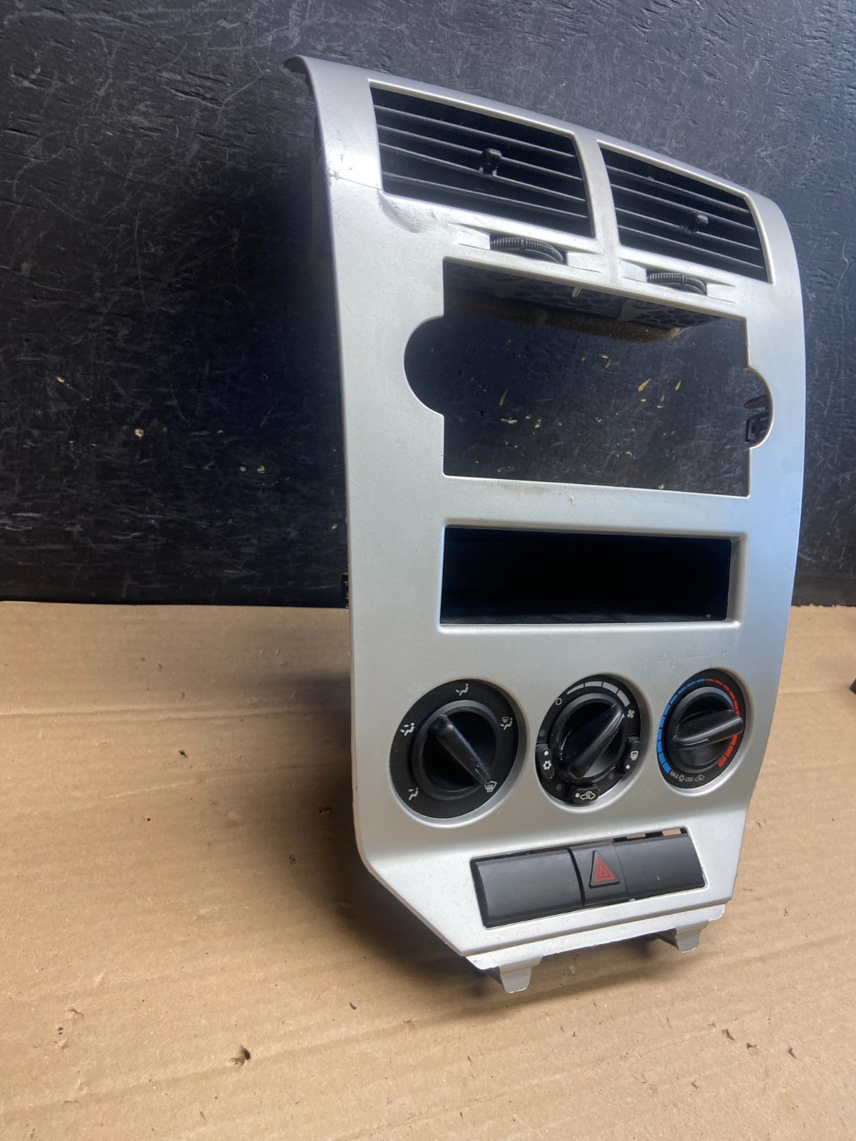 2007 to 2009 Dodge Caliber Dash Radio Center Bezel Climate Dash AG5159 DG4