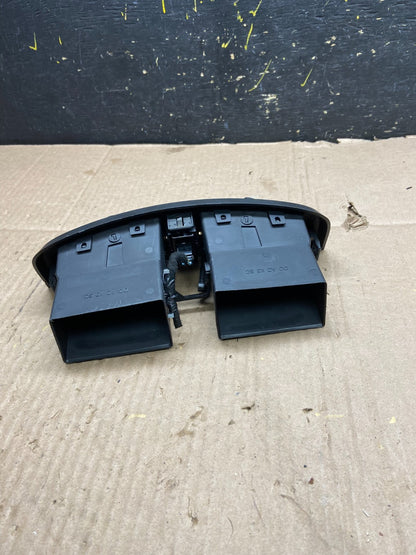 2004 to 2009 Cadillac SRX Front Center Dash A/C Air Vent Y5237 DG3