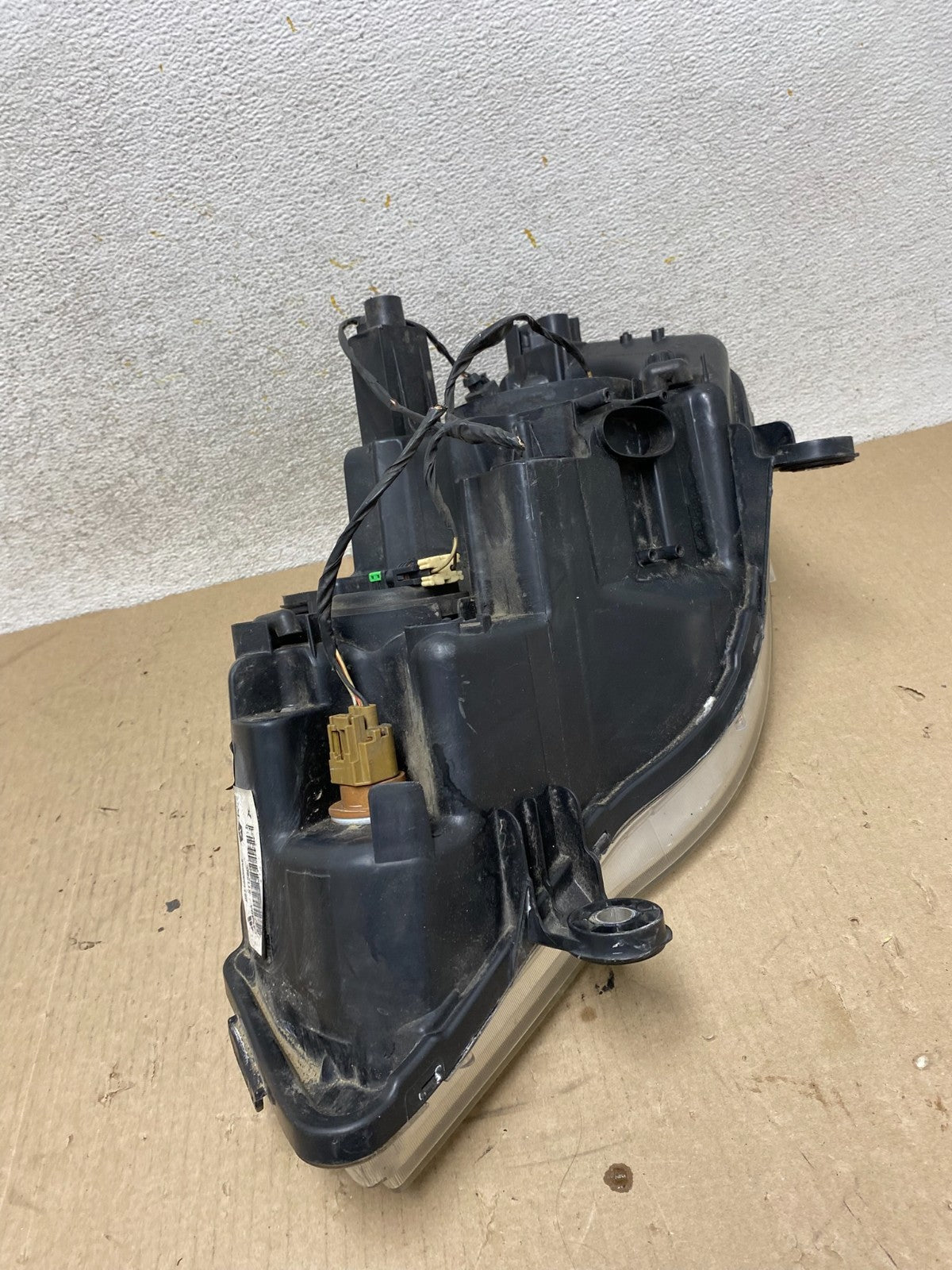 2011 to 2016 Chrysler Town and Country Right Passenger Headlight AH6803 DW5