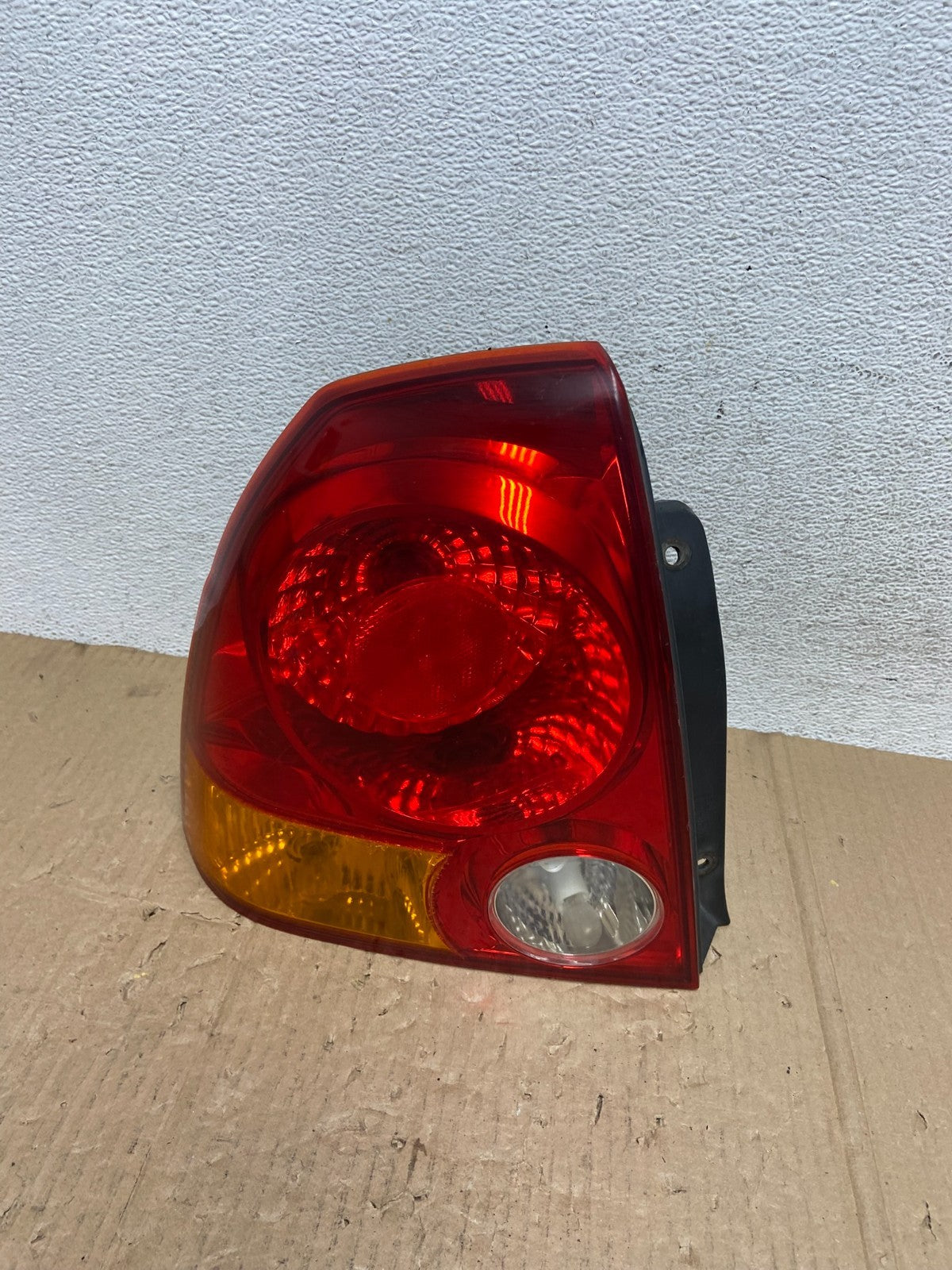 2003 to 2004 Hyundai Accent Sedan Left Driver LH Tail Light ae9069 DG0