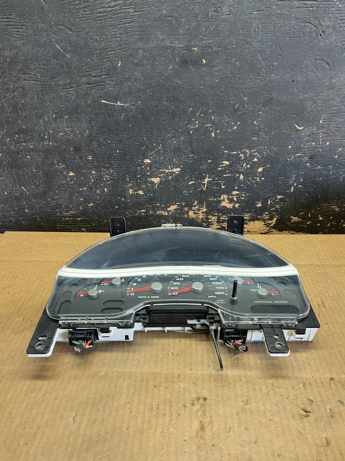 2004 2005 Ford Explorer Speedometer Cluster Gauge Oem AB2810 DG3