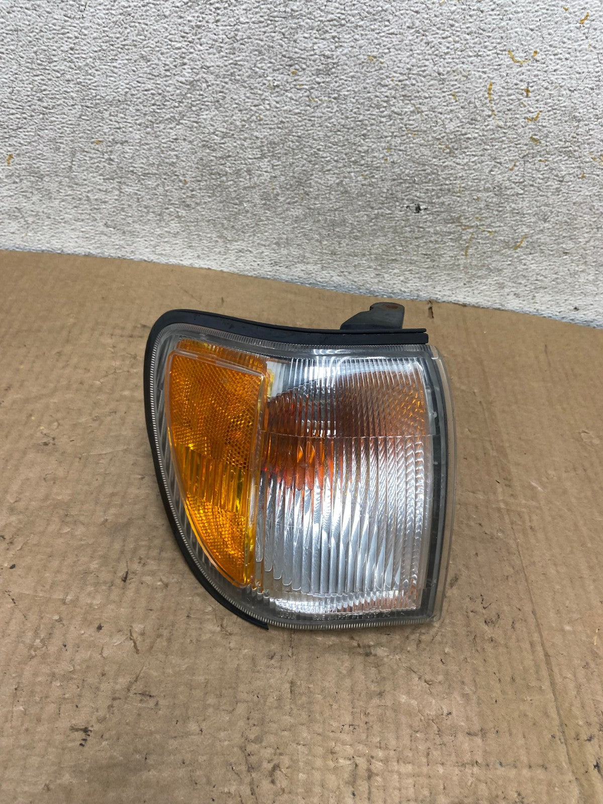 1999 to 2004 Nissan Pathfinder Passenger Right Park Light Turn Signal AI8137 LK0