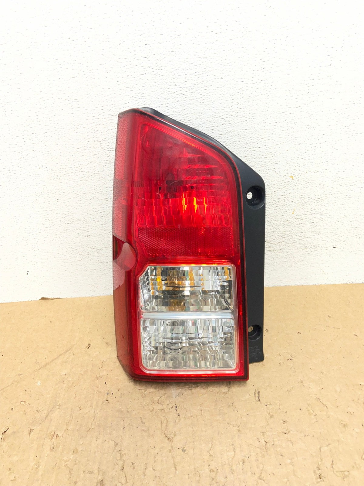2005 to 2012 Nissan Pathfinder Tail light Left Driver Lh Side AG1451 LK0