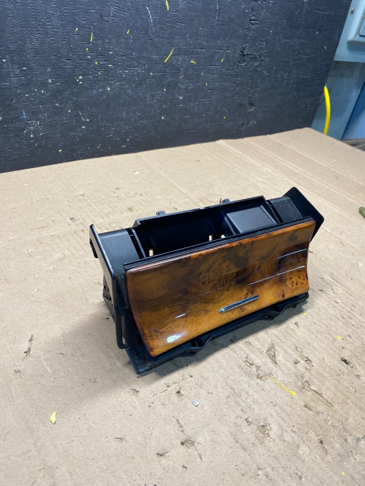 2004 to 2009 Jaguar XJ8 Front Center Console Ash Tray r8855 DG1