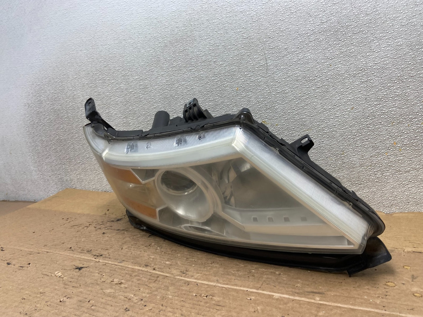 2011 to 2013 Honda Odyssey Front Right Passenger Headlight Halogen AB3354 DW1