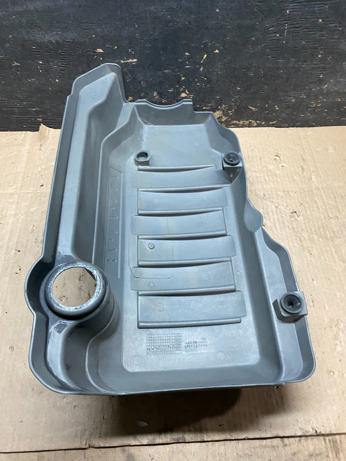 2007 to 2012 GMC Acadia 3.6L VVT Engine Cover Shield U0261 DG7