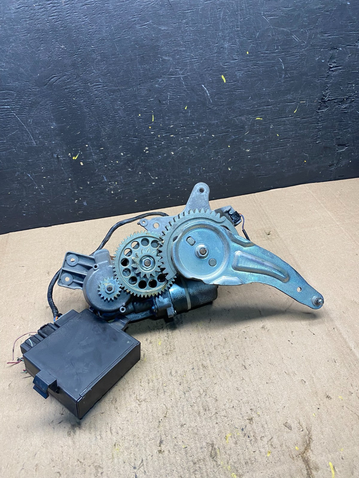 2007 2008 Acadia Enclave Escalade Suburban Liftgate Door Module Motor R8497 DG0