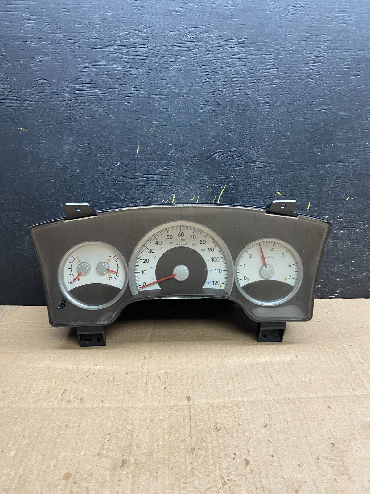 2004 Dodge Durango Speedometer Instrument Cluster Gauge OEM Z0273 DG0