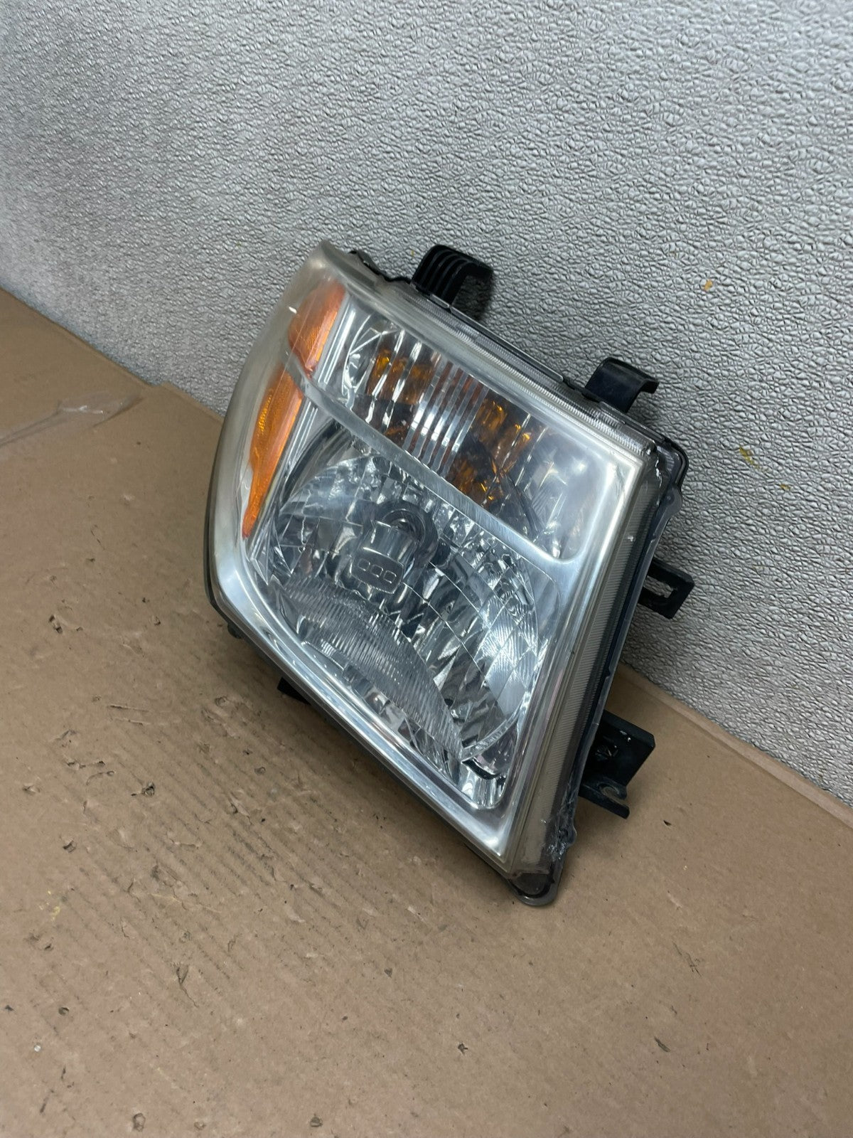 2005 to 2007 Nissan Pathfinder Halogen Headlight Right Passenger Oem AA9991 DW1