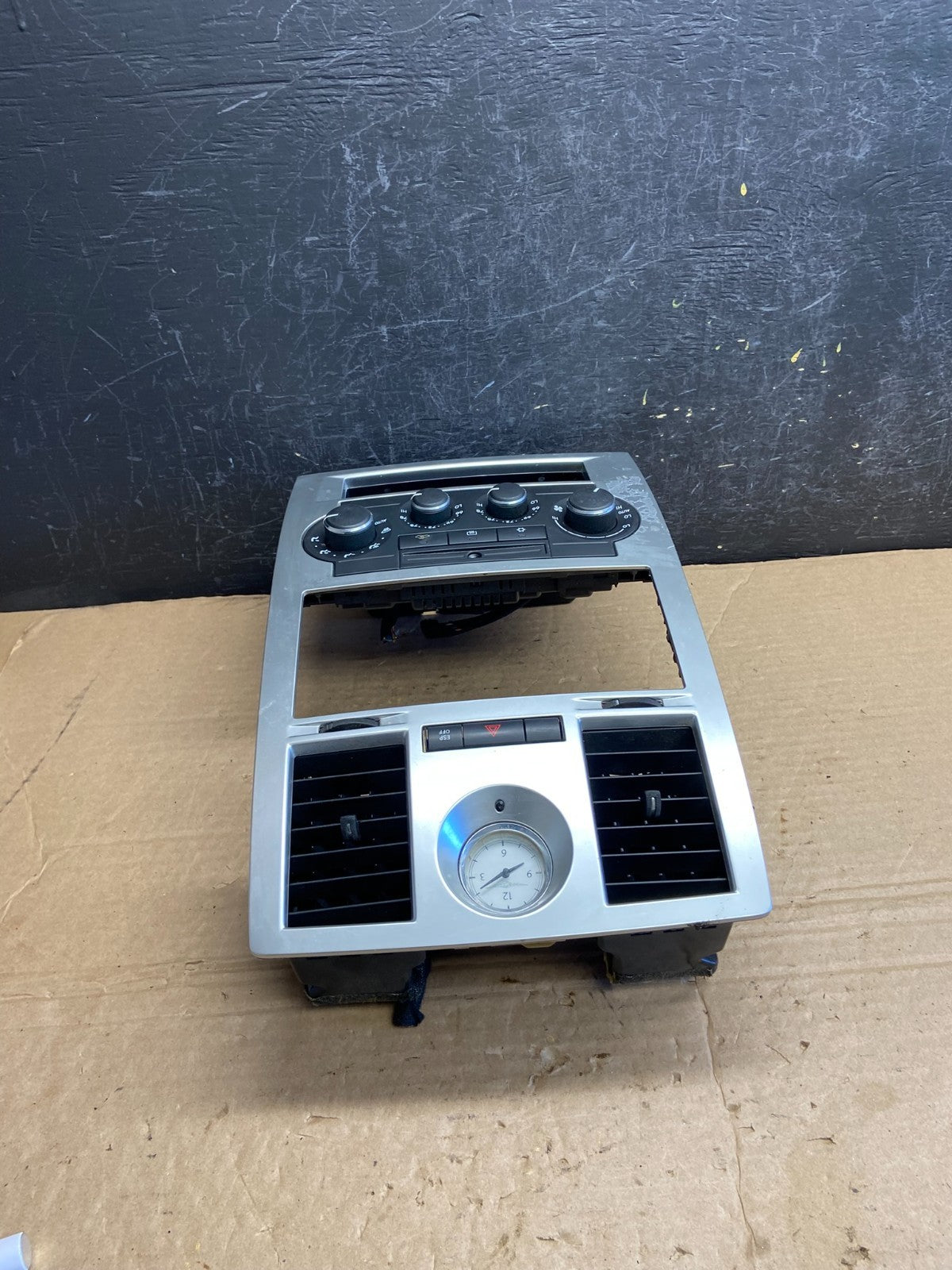 2008 to 2010 Chrysler 300 Dash Heater A/C Climate Control Radio Panel AF2064 DW3