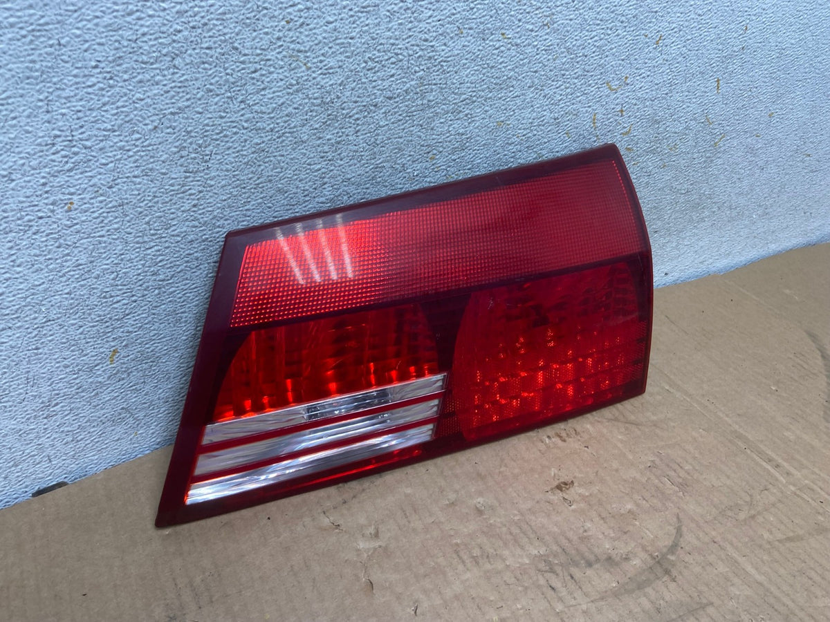 2004-2005 Toyota Sienna Right Passenger RH Side Inner Tail Light AI7053 LK2