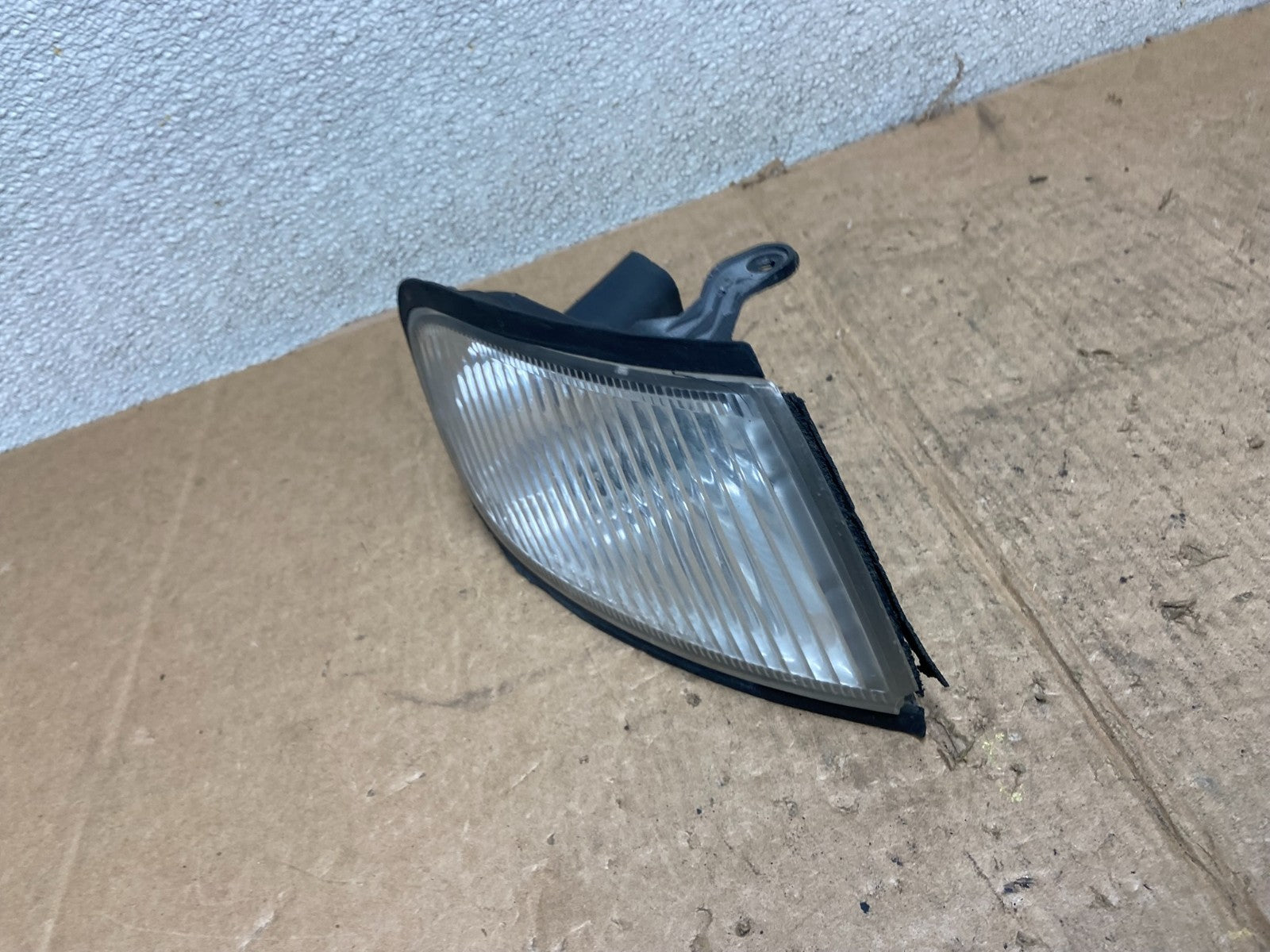 1997 - 1999 Nissan Maxima Right Passenger Rh Corner Turn Signal Oem AA3789 DW1