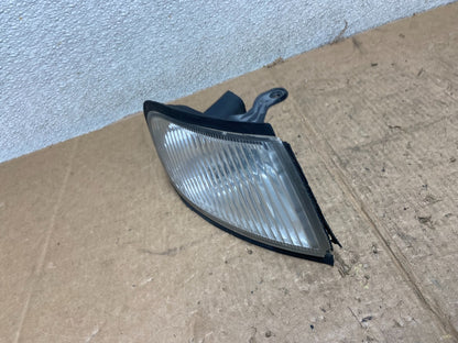 1997 - 1999 Nissan Maxima Right Passenger Rh Corner Turn Signal Oem AA3789 DW1