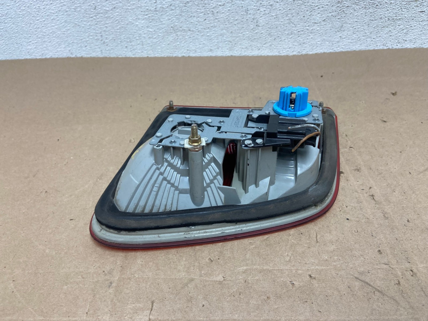 2000-2002 Mercedes-Benz E-Class E320 Wagon Right Inner Tail Light AE5065 LK3
