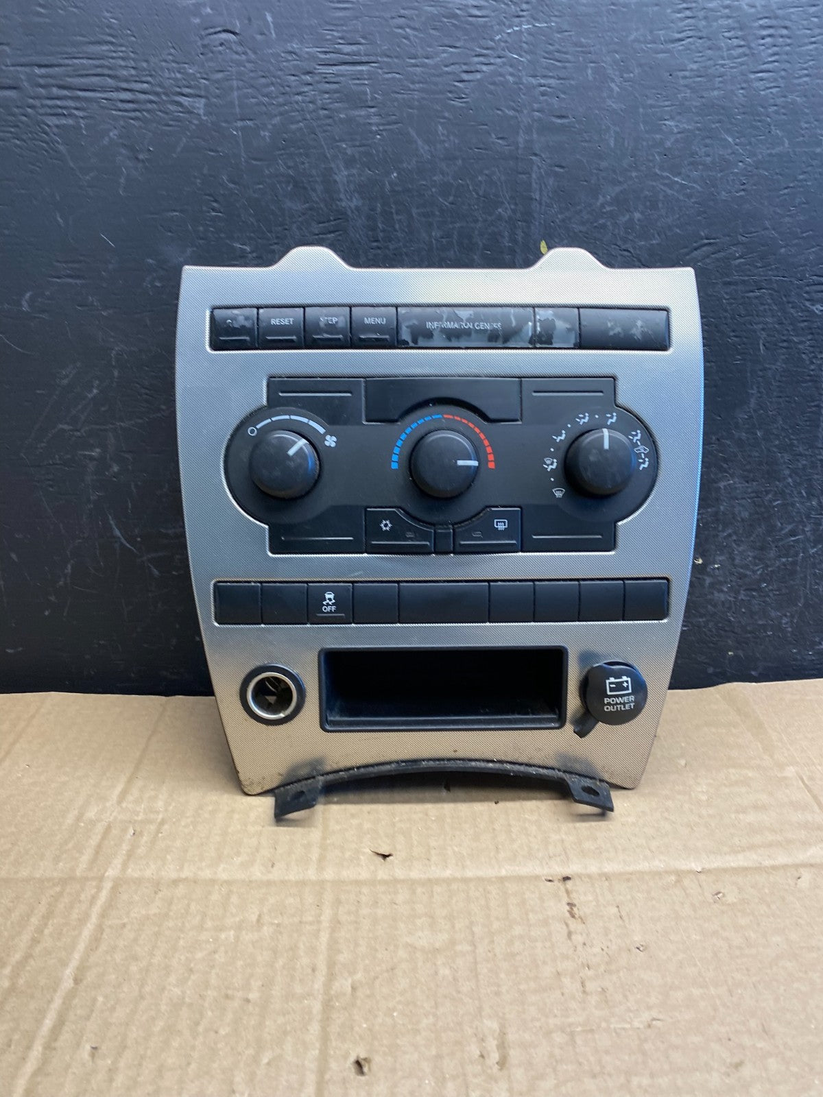 2005 2006 2007 Jeep Commander Grand Cherokee A/C Climate Control Bezel AC9387 DG0